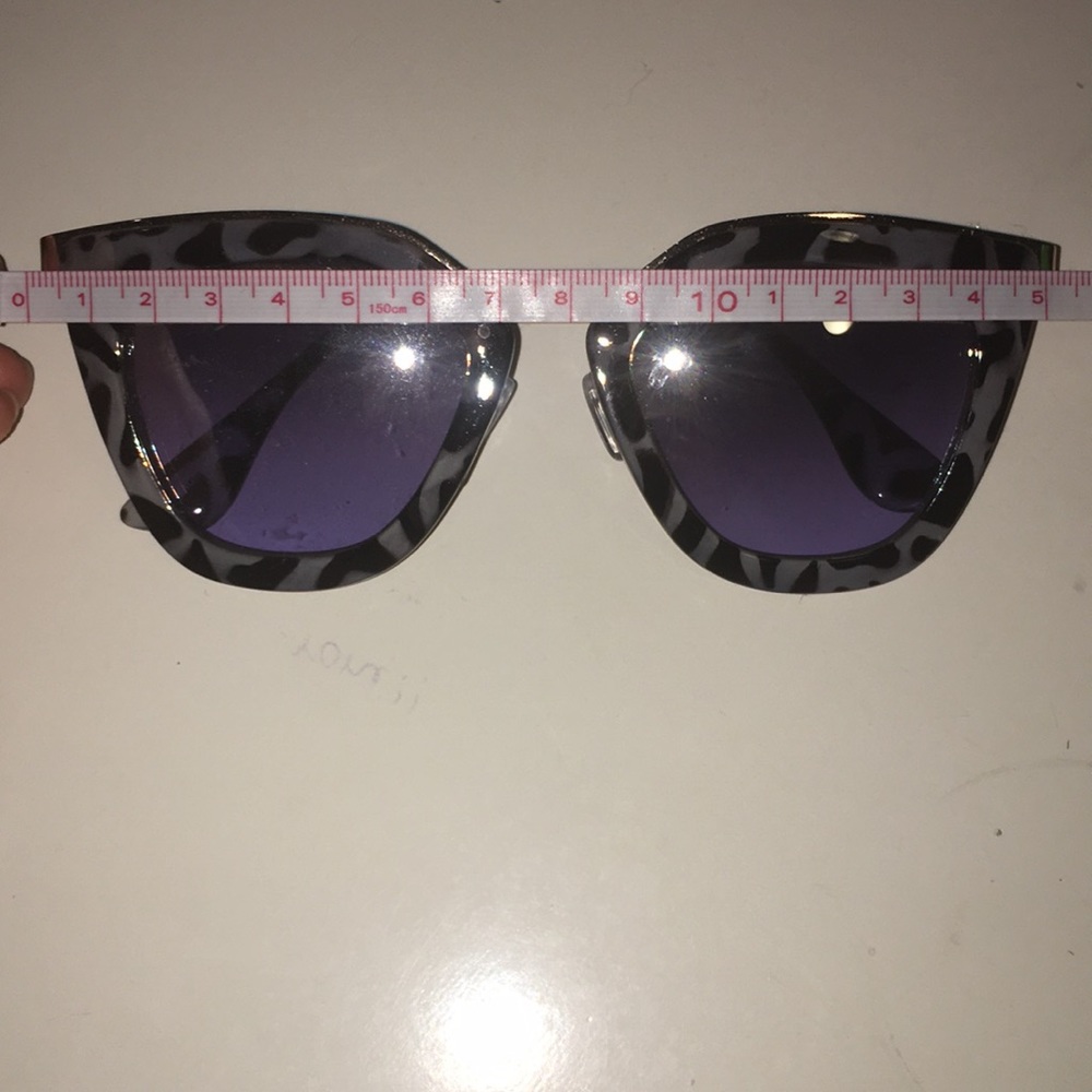 Express Patterned Sunglasses - Picture 7 of 7